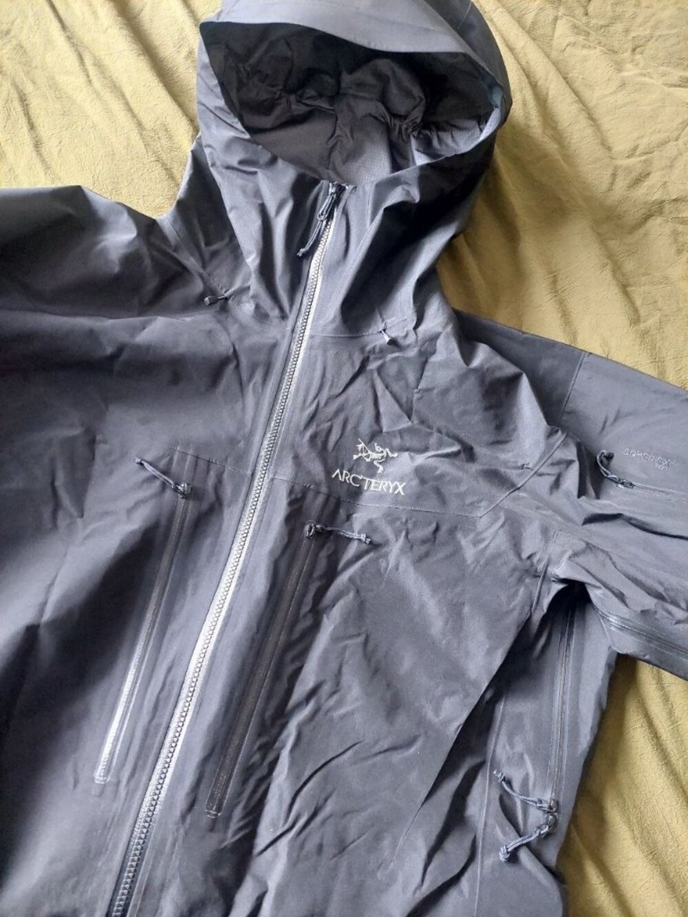 Arc'teryx Men’s Alpha SV Black 24K Waterproof Hooded Shell Jacket
